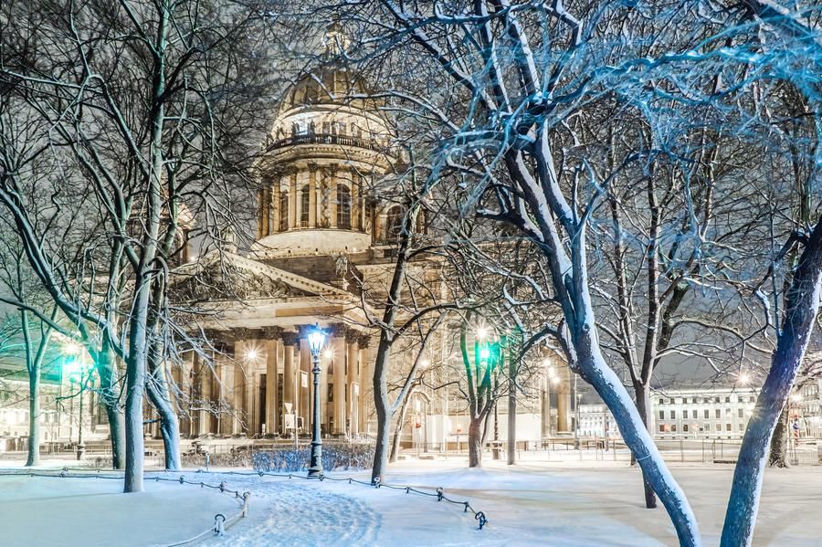 Петербург встречает Новый год: сказка, музыка и шампанское 3 дня