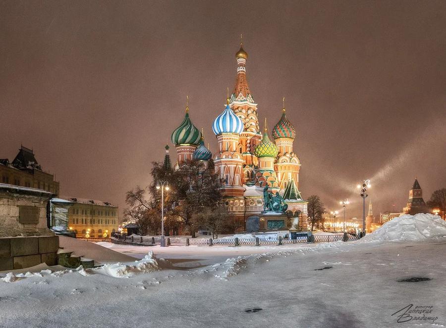 Москва: от огней мегаполиса до тишины святынь