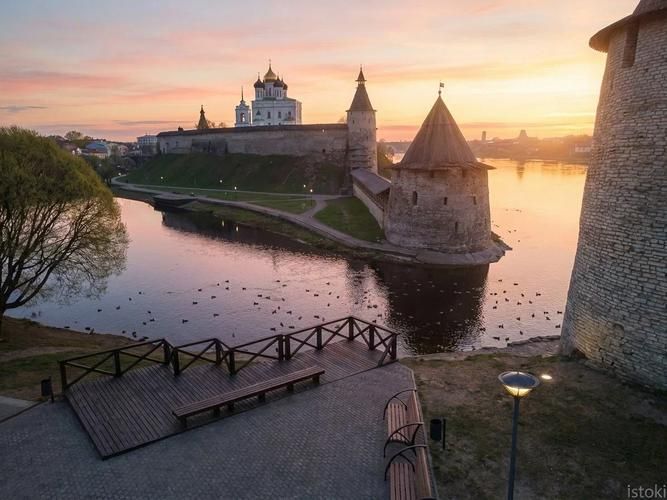 Автобус| Каменные стражи Псковского края