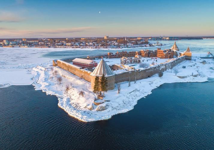 Когда Эрмитаж дышит гирляндами