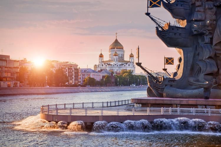 Поезд| Поездка в столицу: встреча Дня России