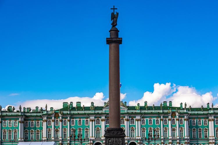 Петербург, где каждый мост — аккорд, а каждый дворец — куплет